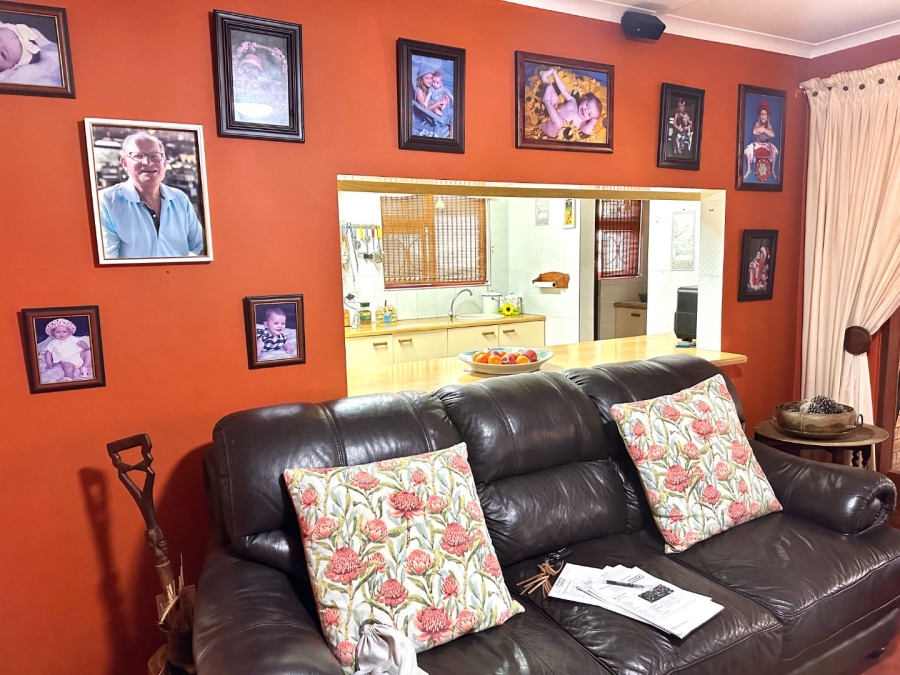 4 Bedroom Property for Sale in Glen Barrie Western Cape
